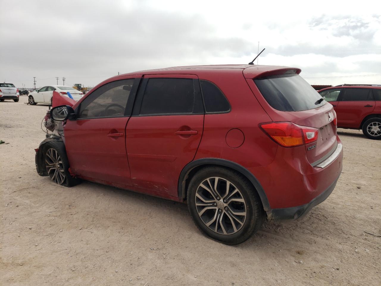 2016 Mitsubishi Outlander - Image 2