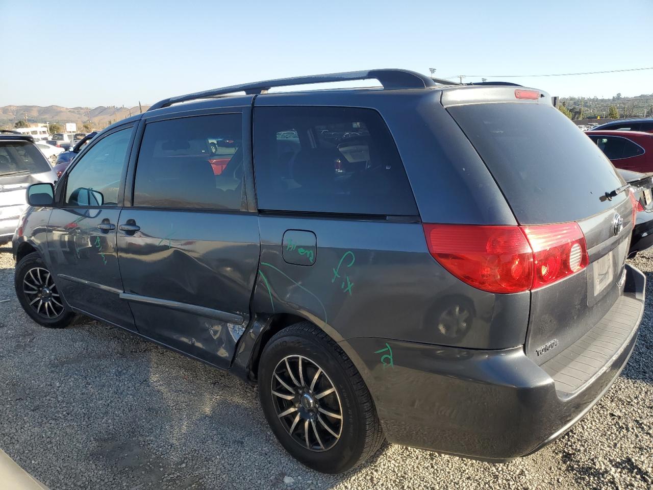 2007 Toyota Sienna - Image 2