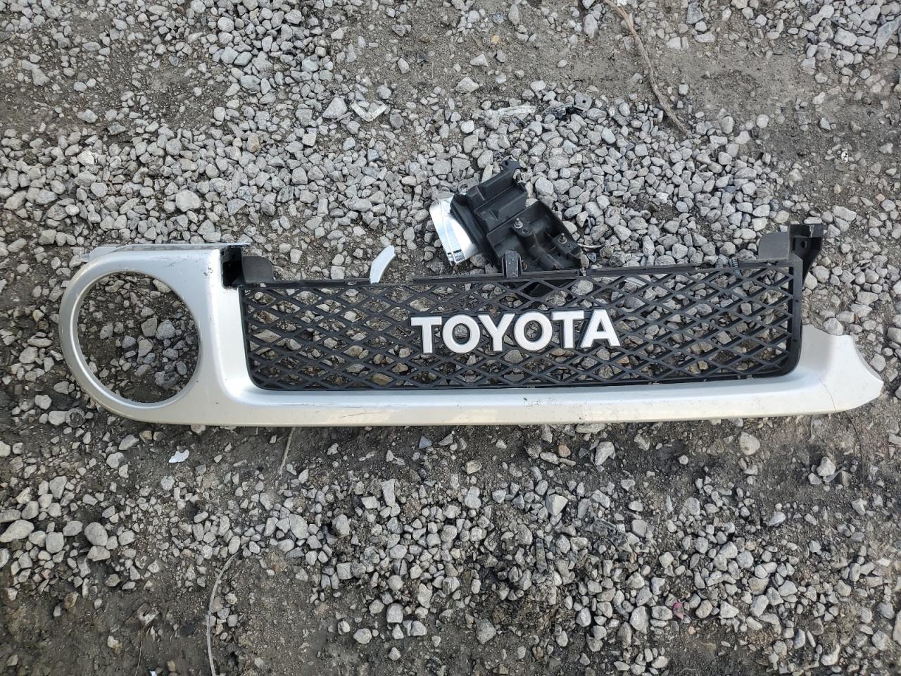 2011 Toyota FJ Cruiser - Image 13