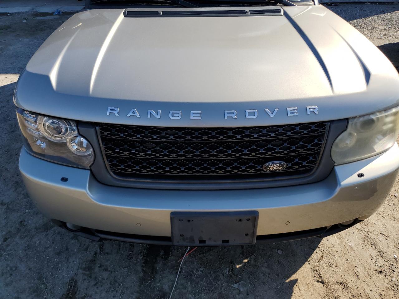 2011 Land Rover Range Rover - Image 12