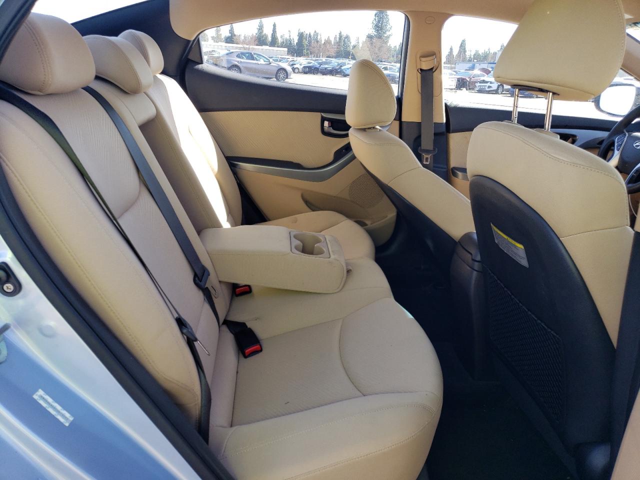 2012 Hyundai Elantra - Image 10