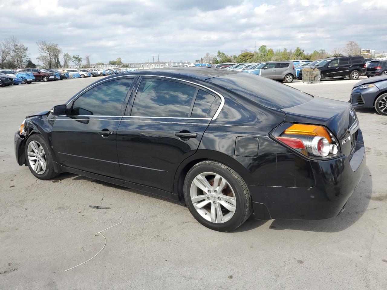 2011 Nissan Altima - Image 2