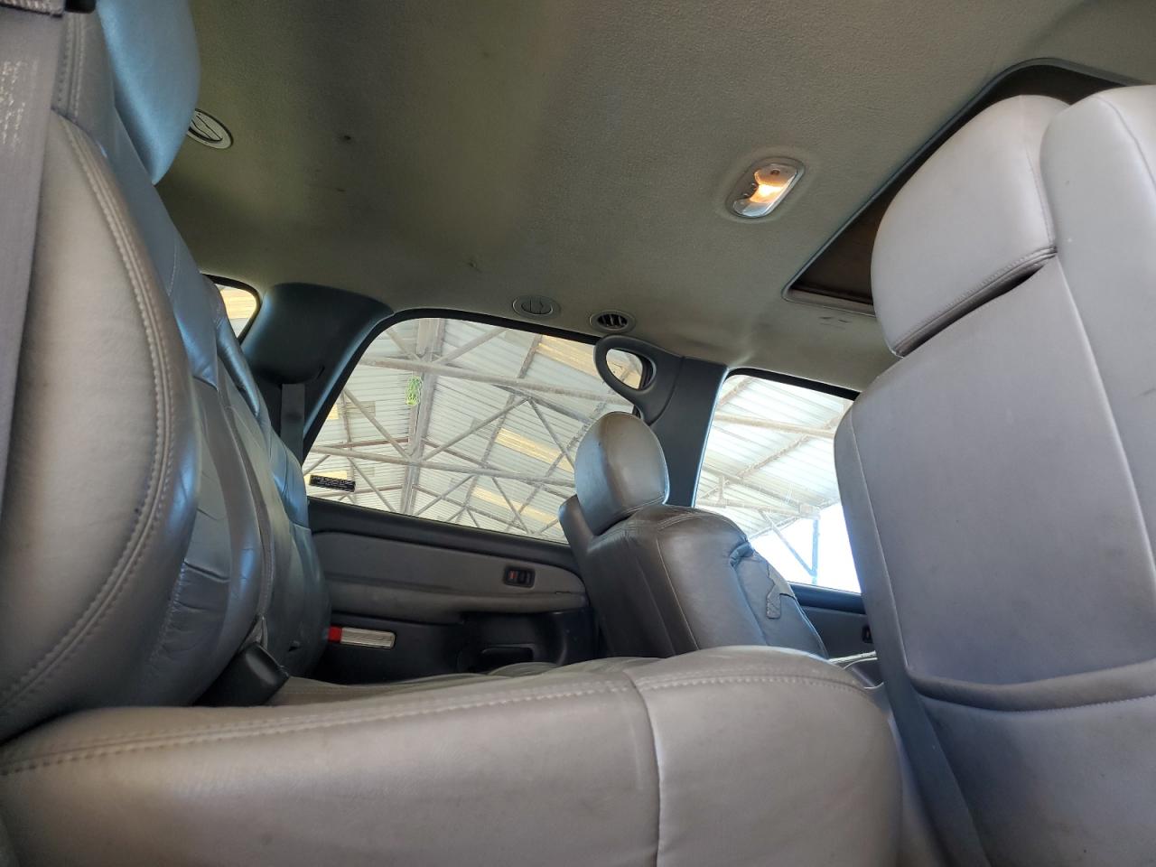 2001 Chevrolet Tahoe - Image 11