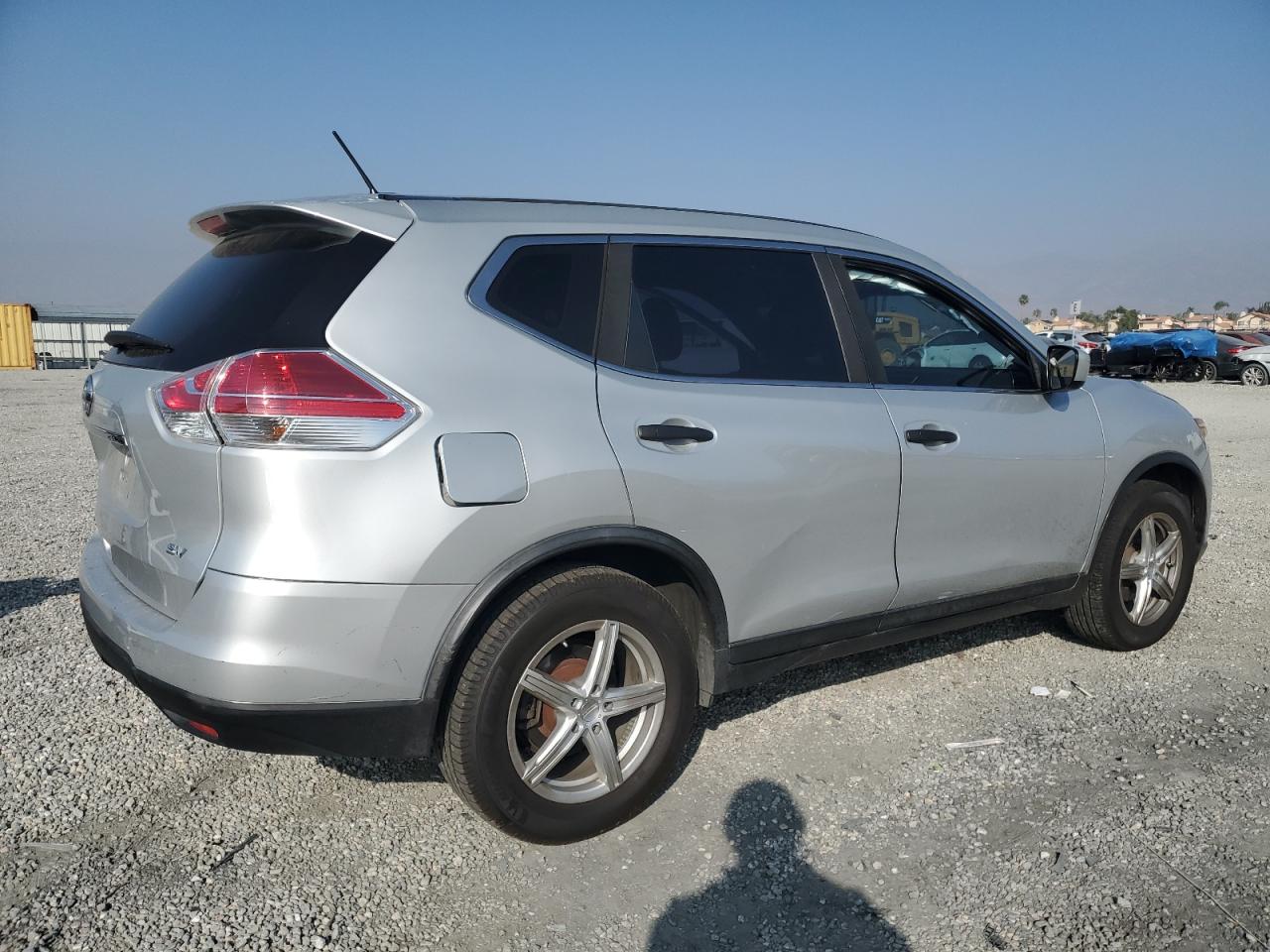 2016 Nissan Rogue - Image 3