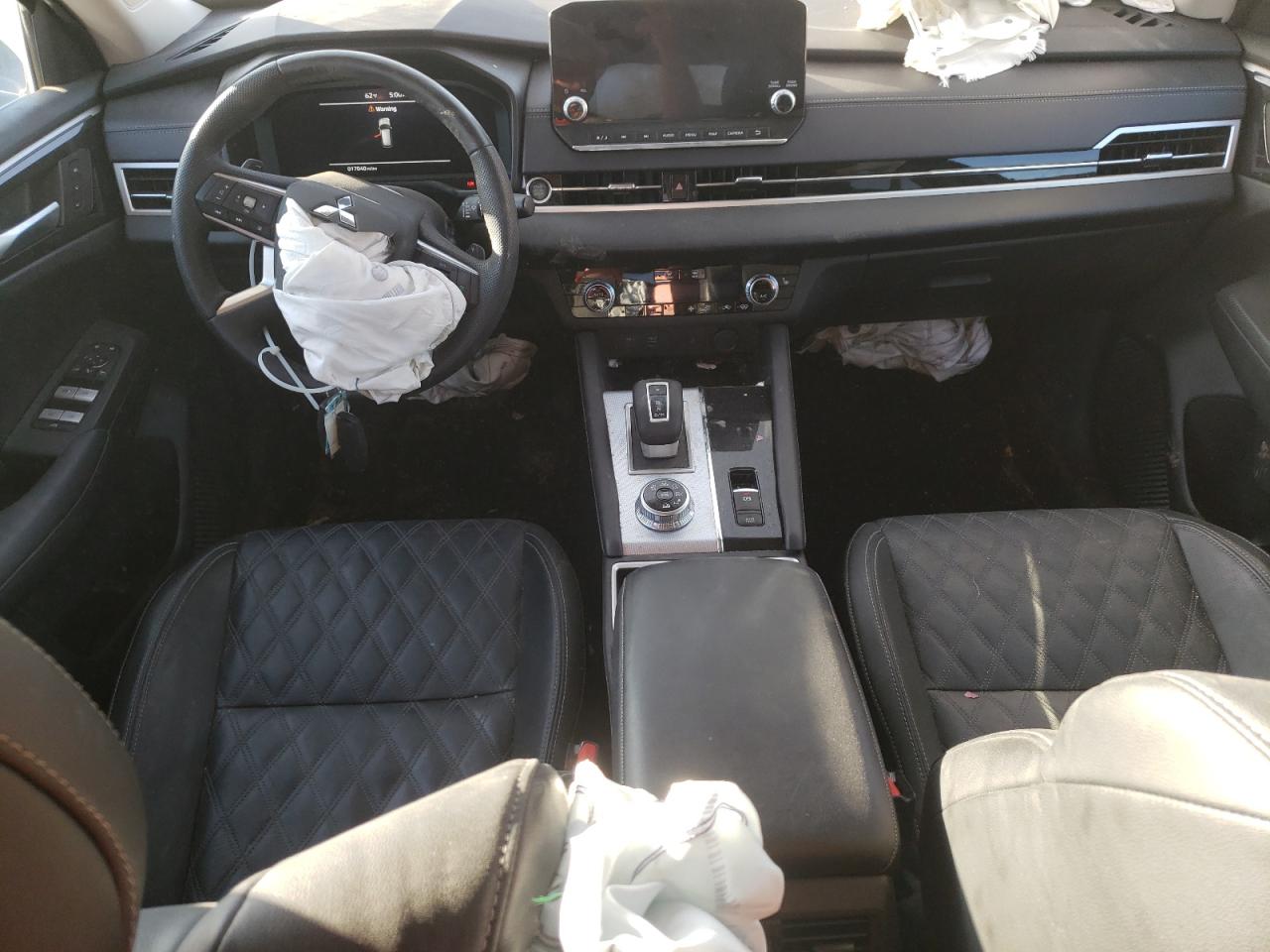 2024 Mitsubishi Outlander - Image 8