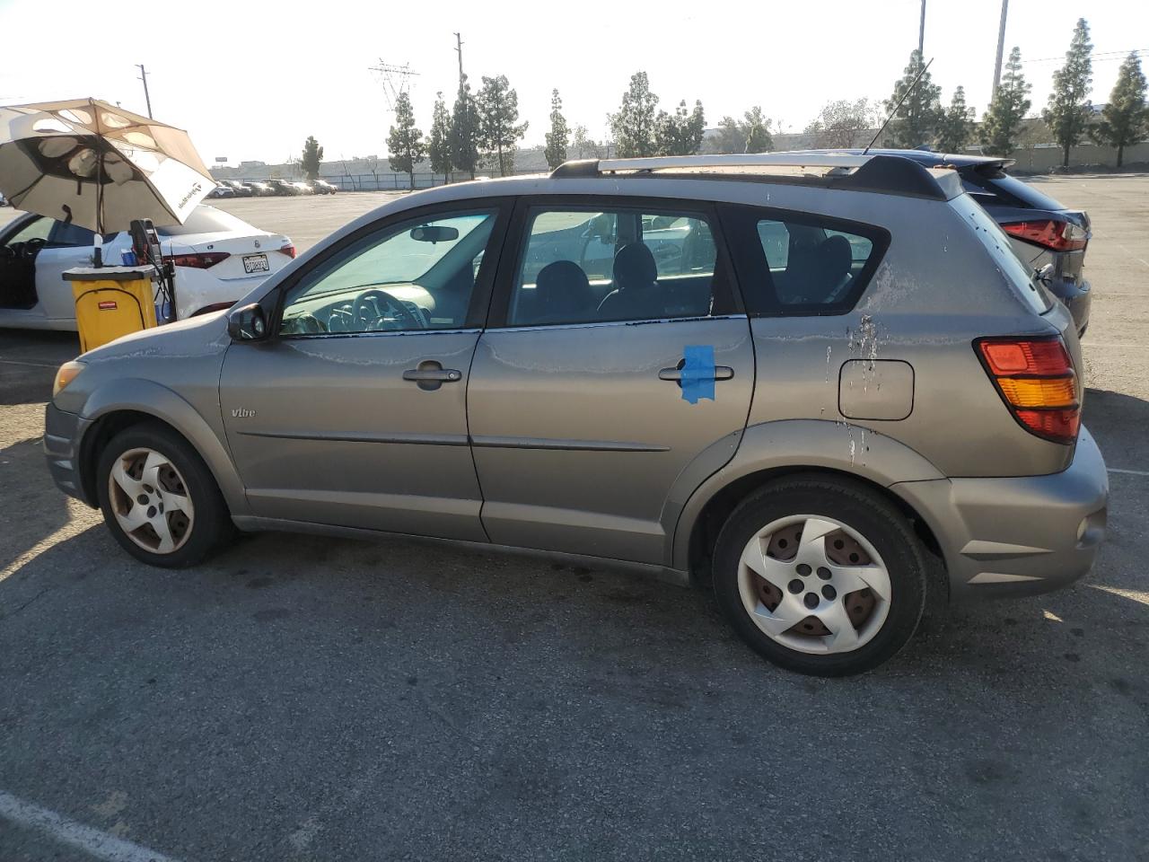 2003 Pontiac Vibe - Image 2