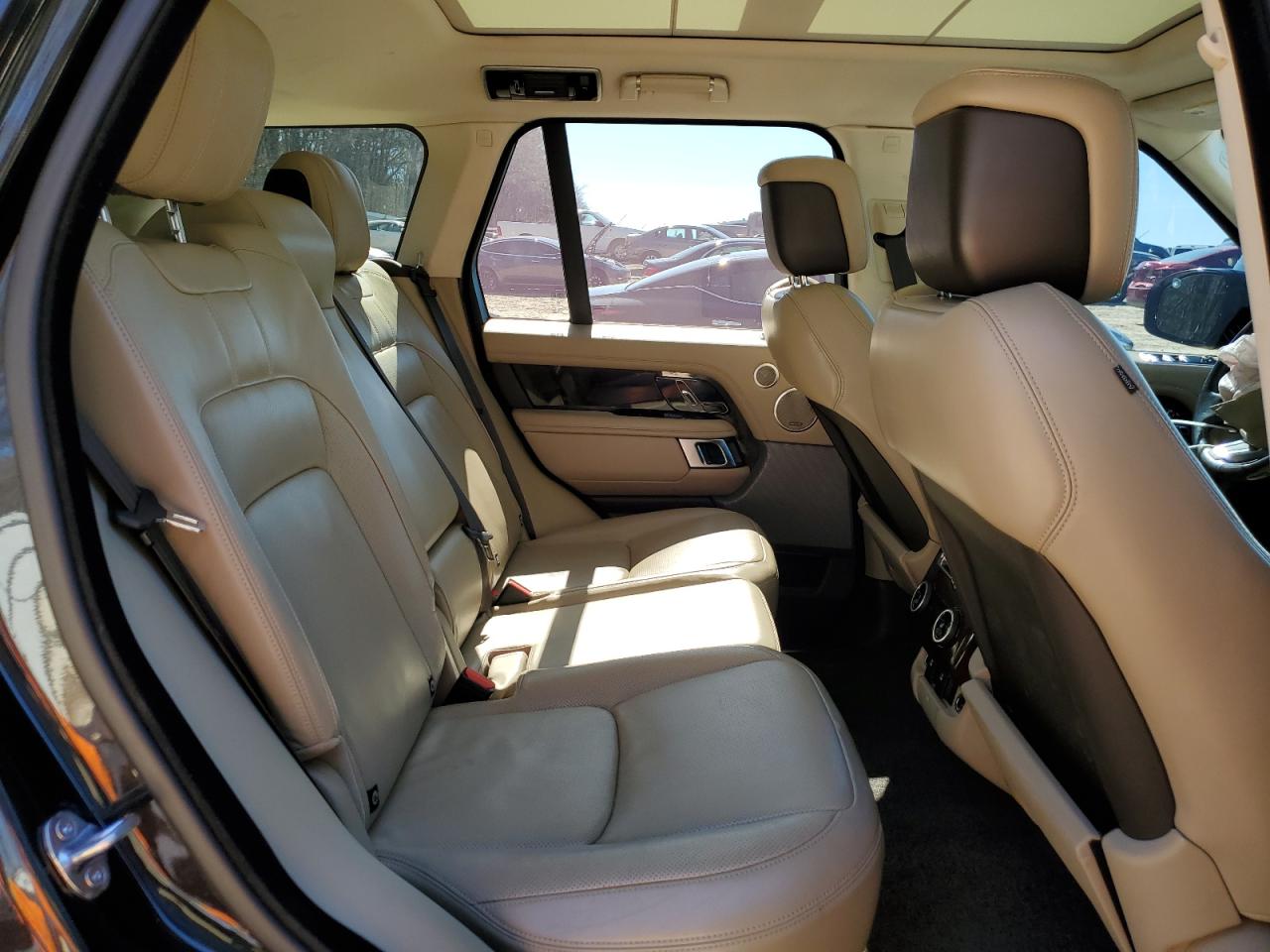 2018 Land Rover Range Rover - Image 12