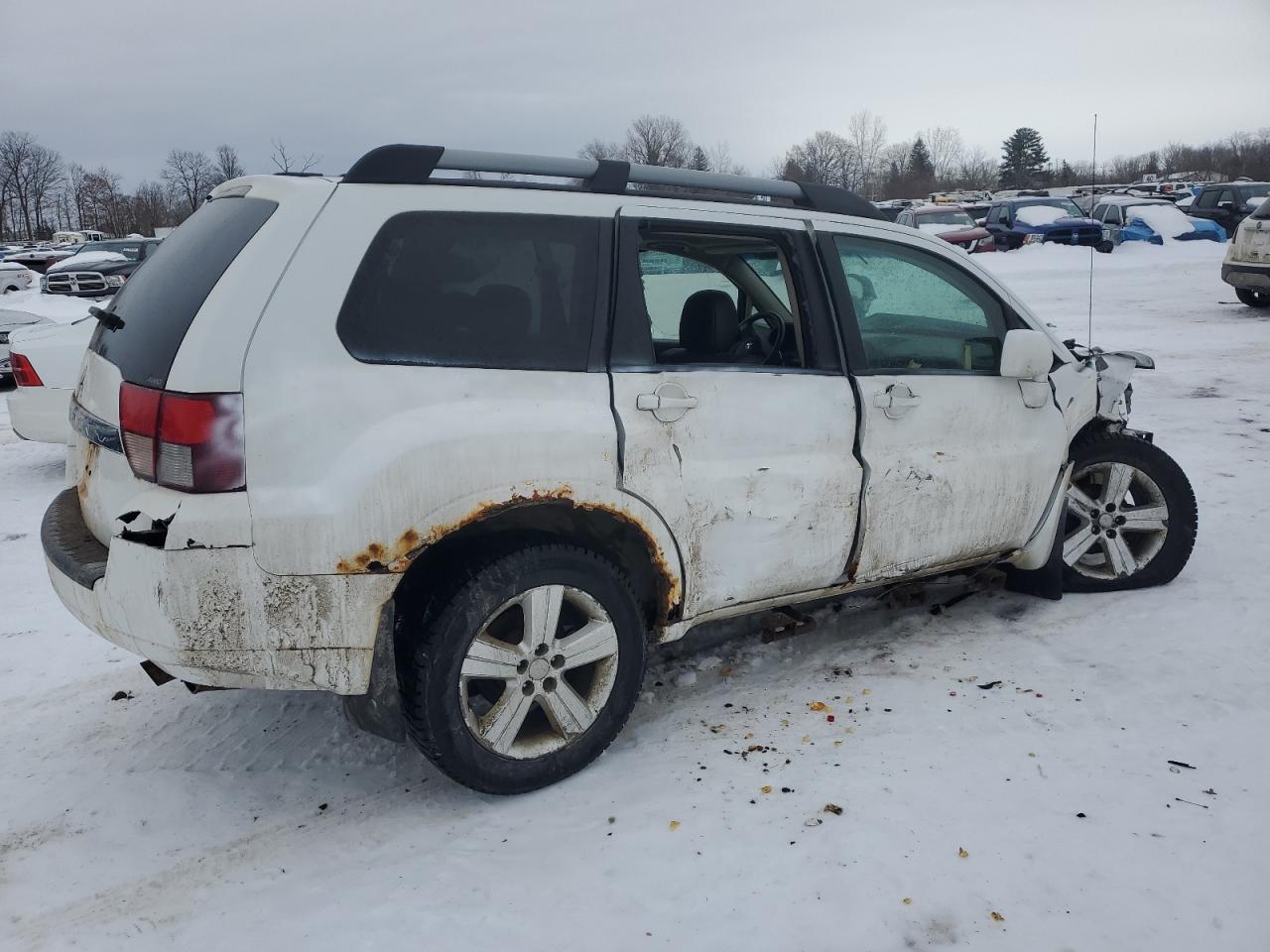 2011 Mitsubishi Endeavor - Image 3