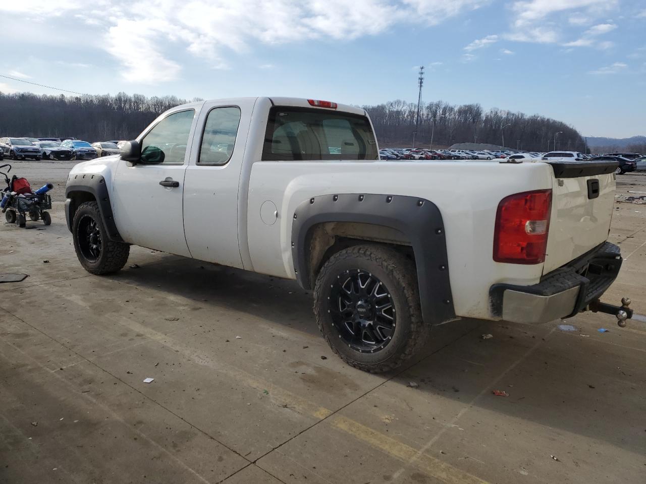 2009 Chevrolet Silverado - Image 2