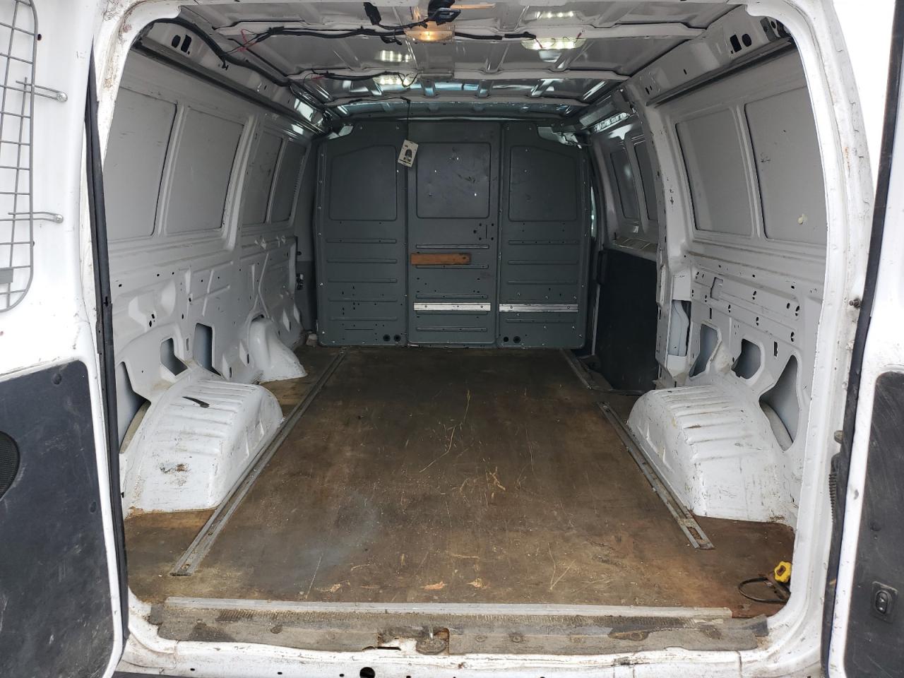 2014 Ford Econoline - Image 10