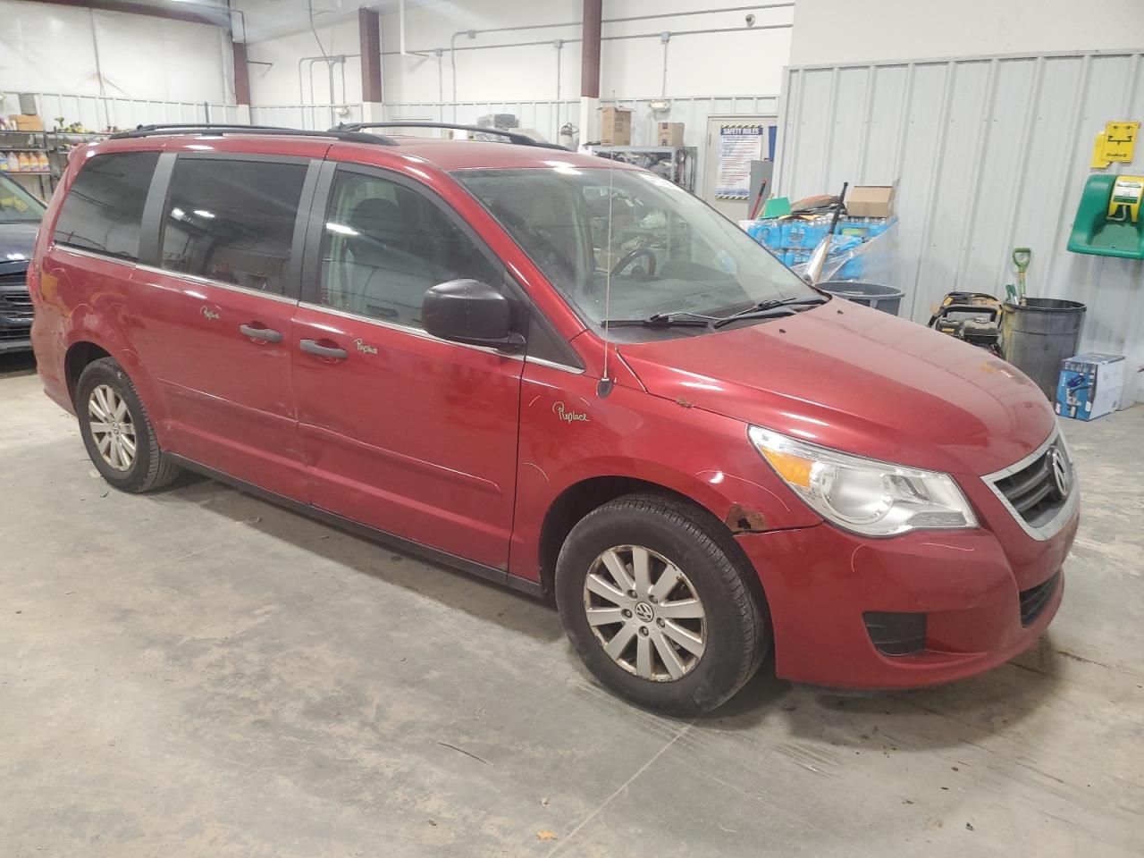 2009 Volkswagen Routan - Image 4