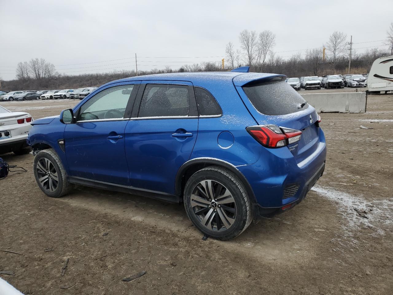 2020 Mitsubishi Outlander - Image 2