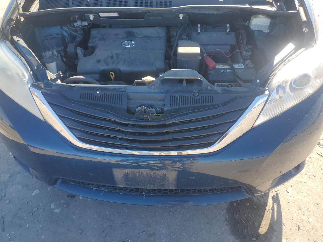 2011 Toyota Sienna - Image 12
