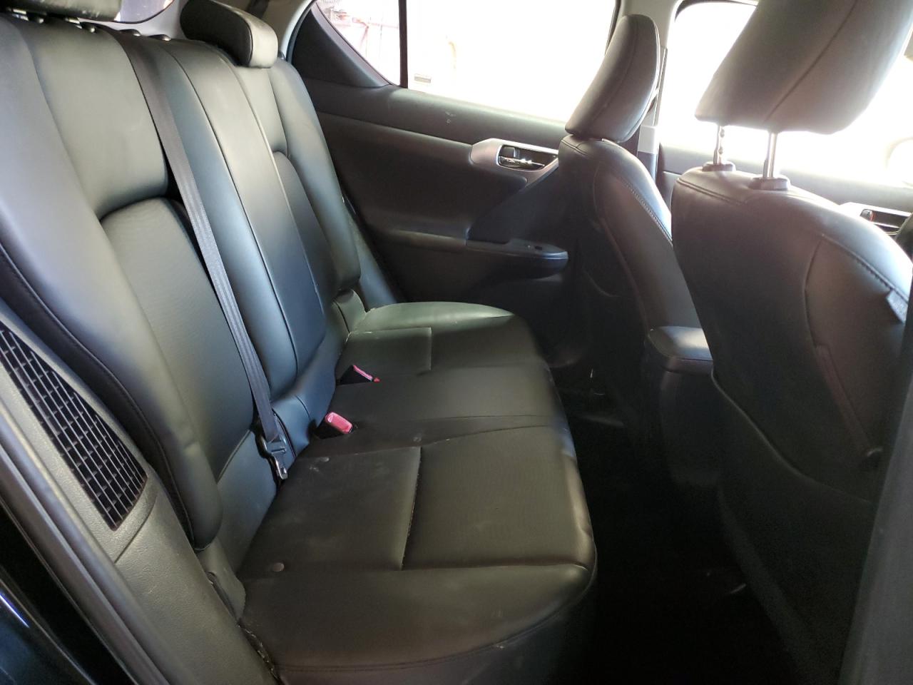 2012 Lexus CT - Image 11