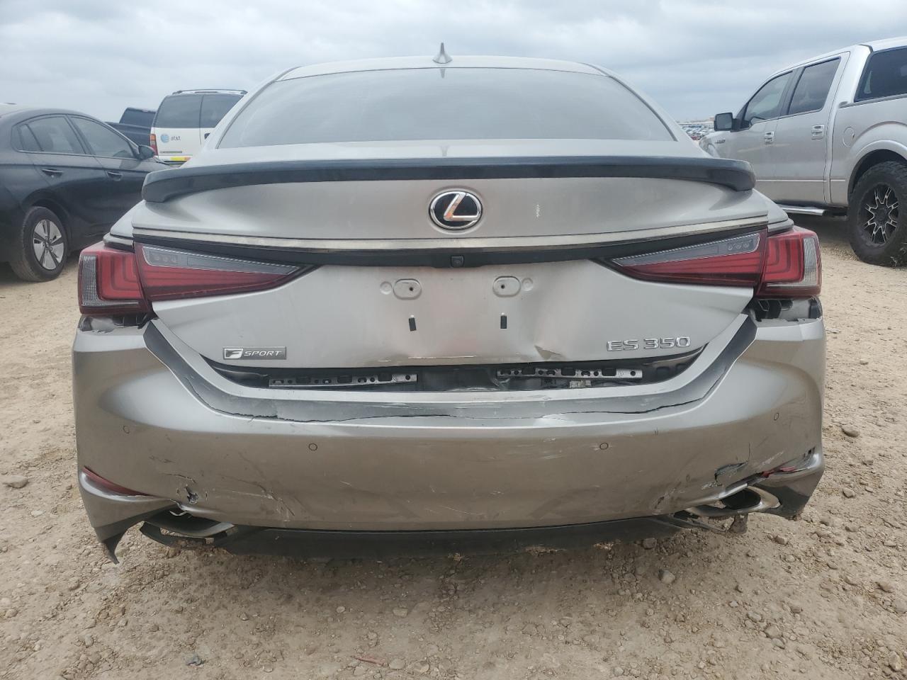 2021 Lexus ES - Image 6