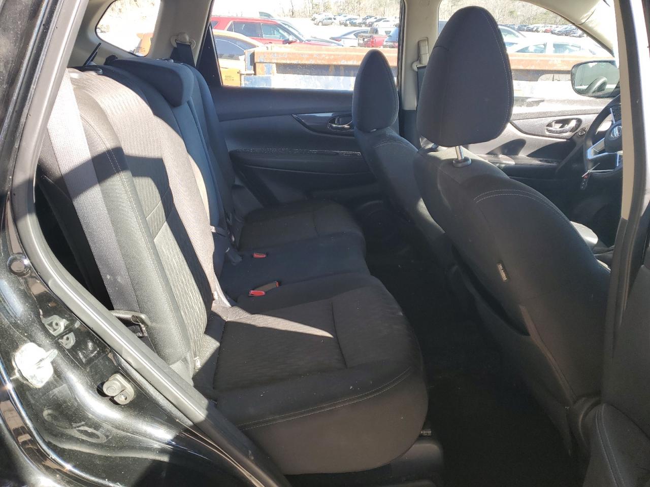 2018 Nissan Rogue - Image 10
