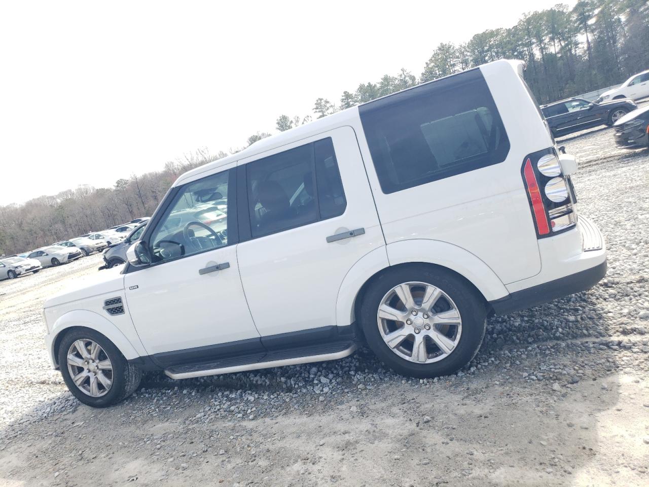 2015 Land Rover LR4 - Image 2