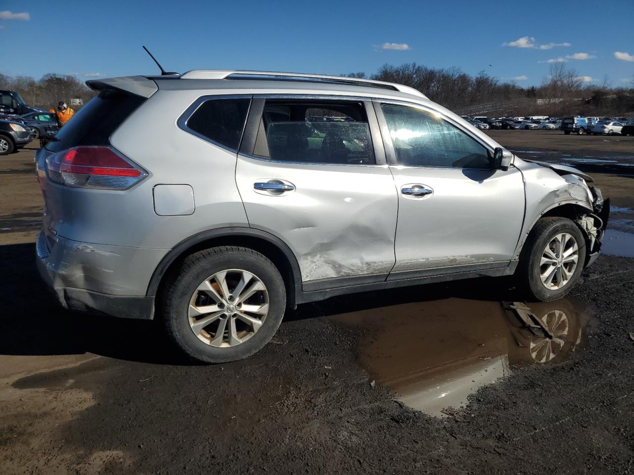 2015 Nissan Rogue - Image 3