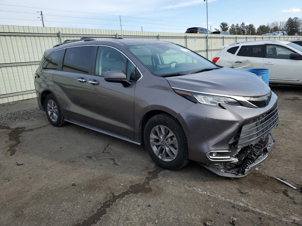 2022 Toyota Sienna - Image 4