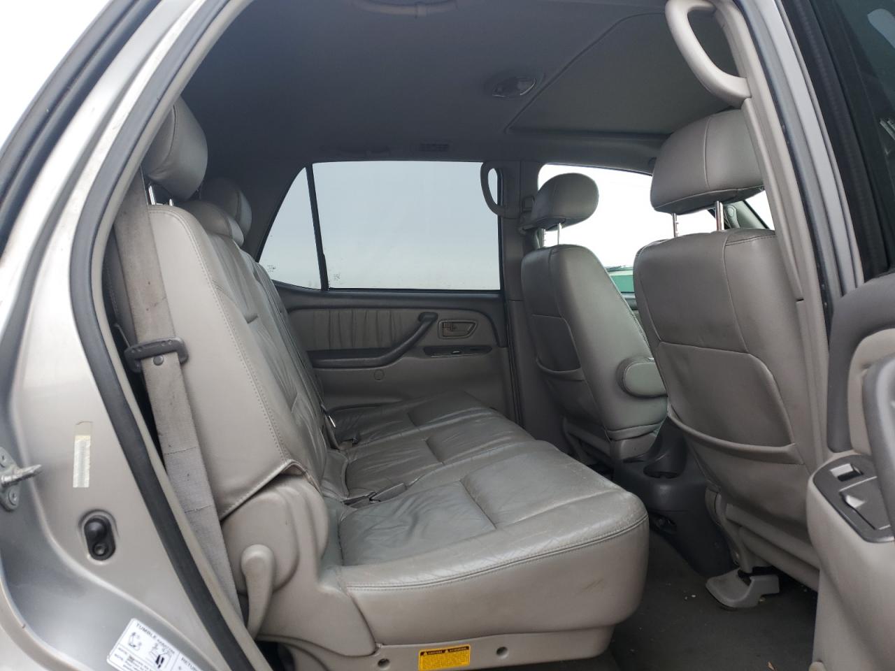 2003 Toyota Sequoia - Image 10