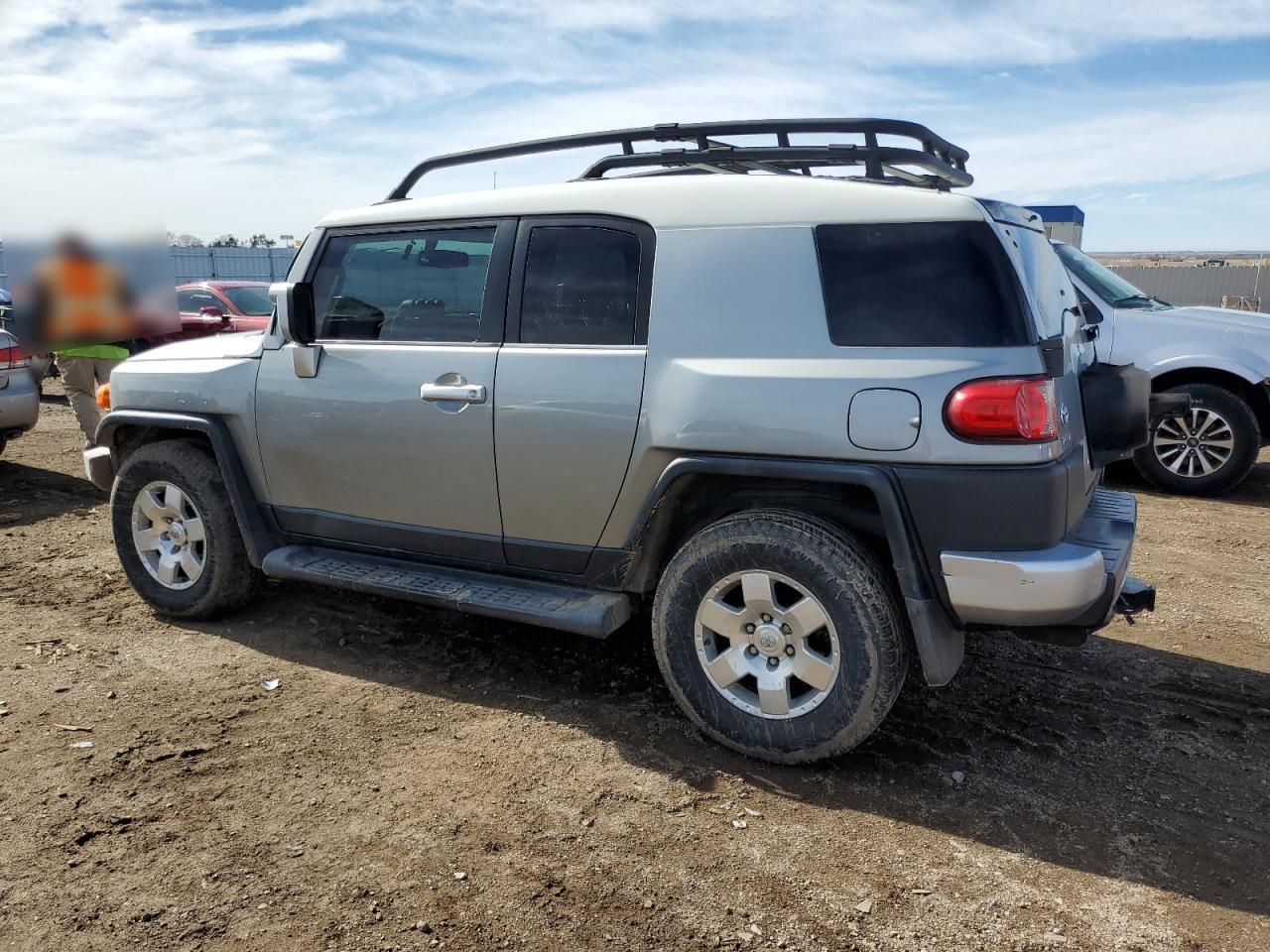 2010 Toyota FJ Cruiser - Image 2
