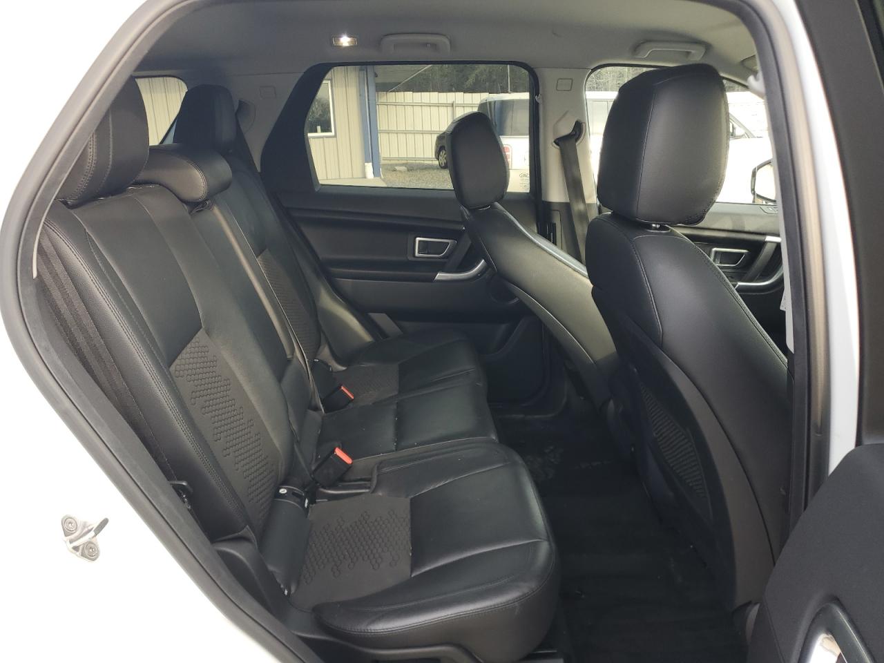 2017 Land Rover Discovery - Image 10