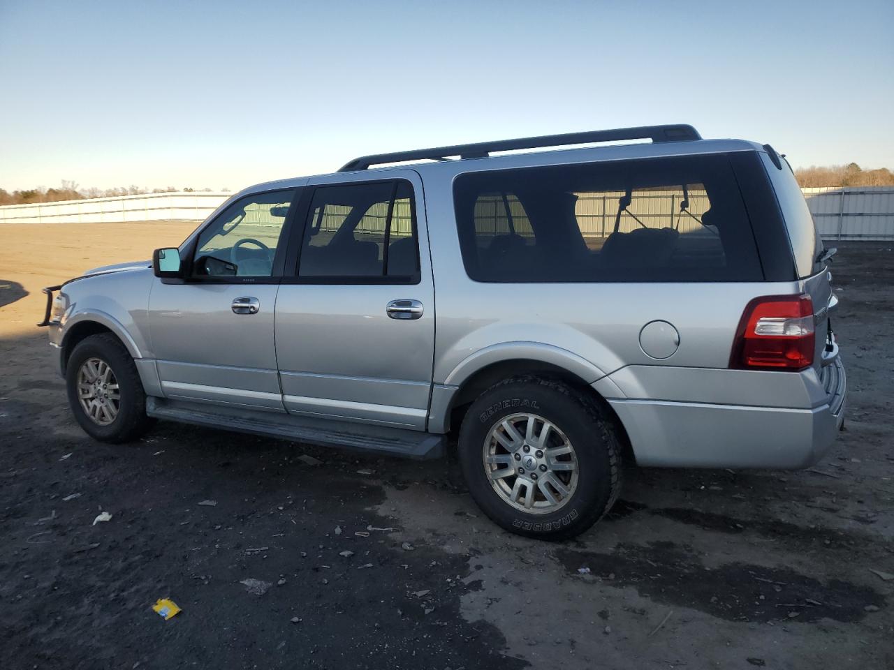 2014 Ford Expedition - Image 2