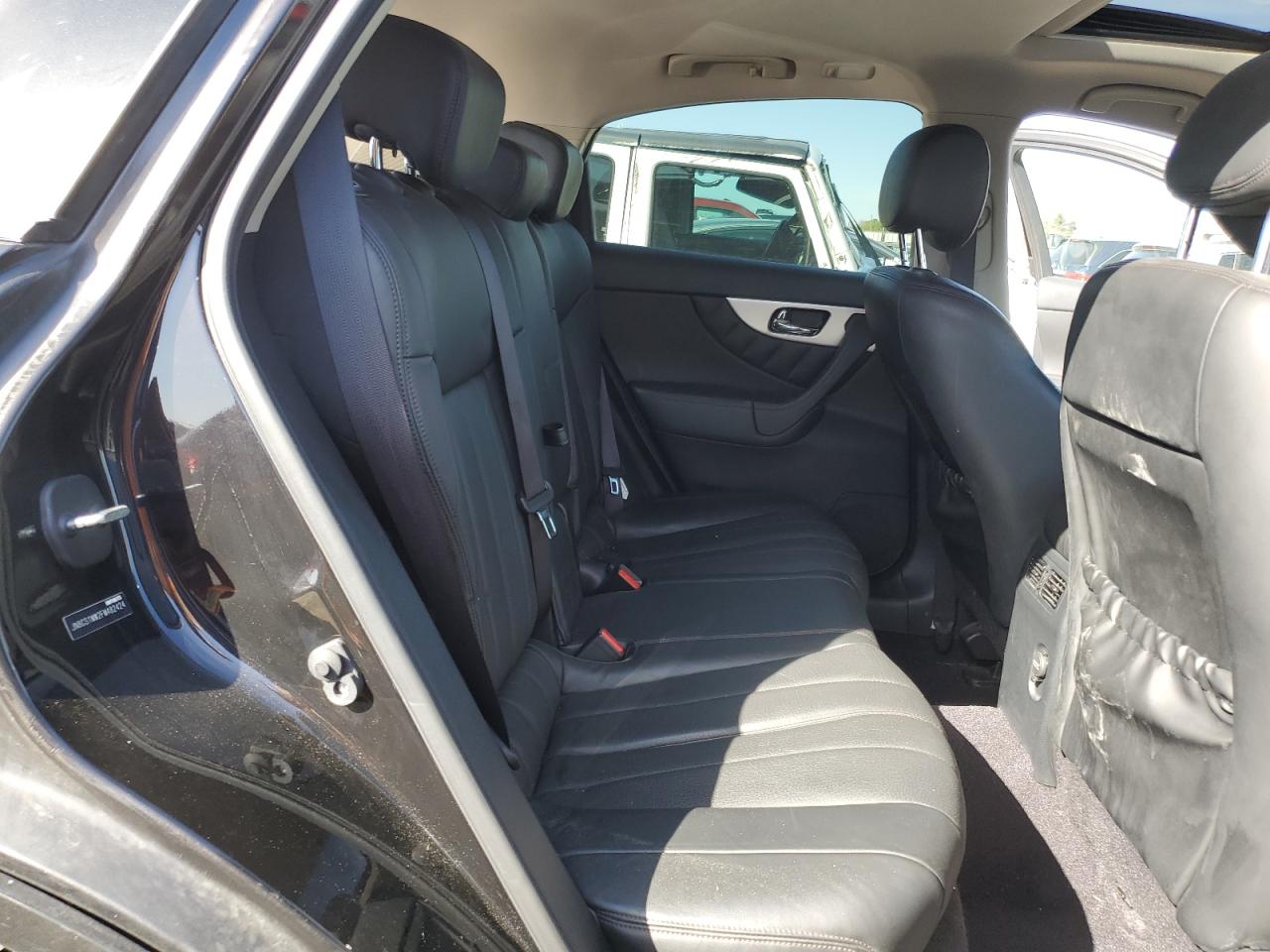 2015 Infiniti QX70 - Image 11