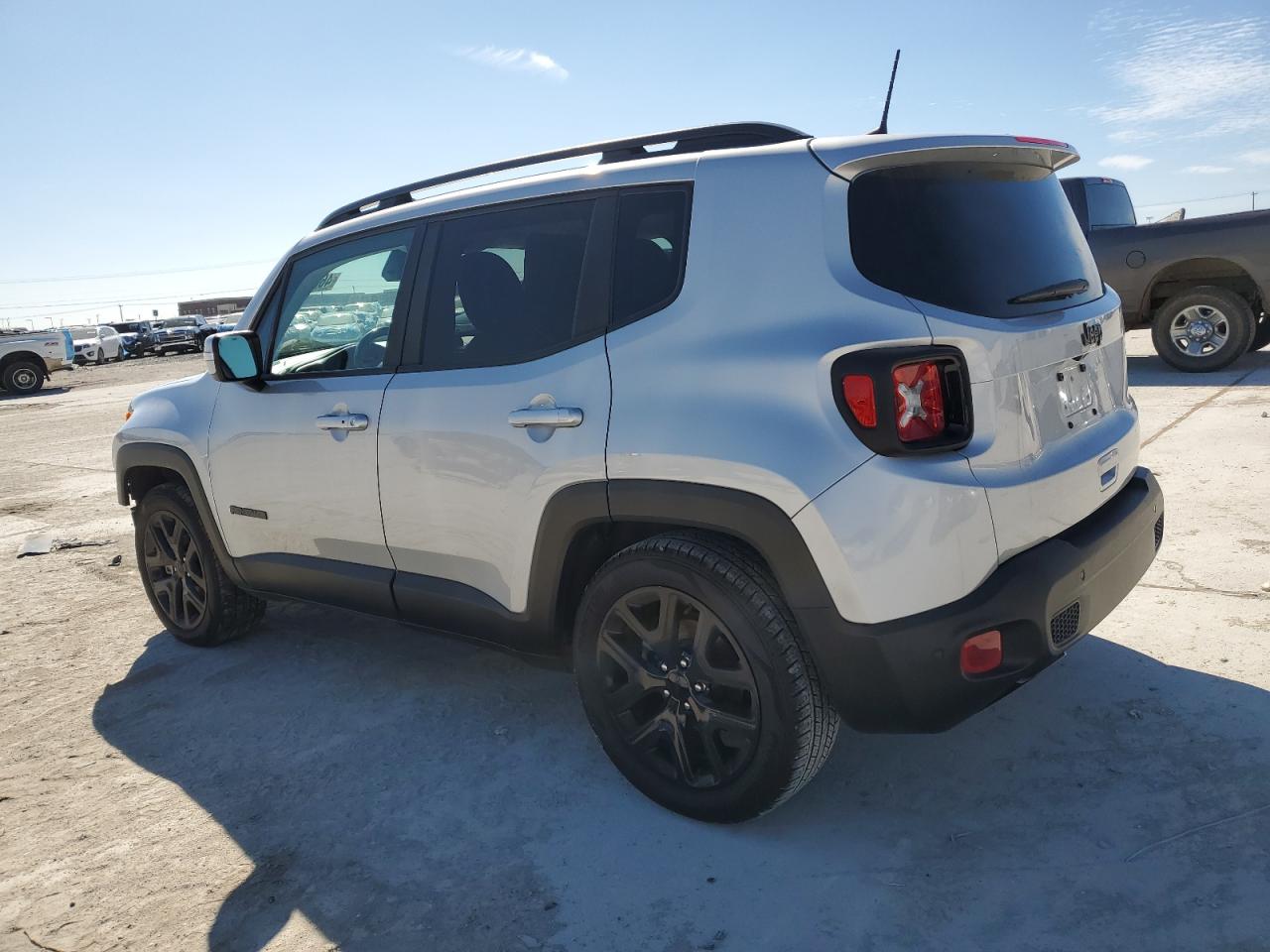 2018 Jeep Renegade - Image 2