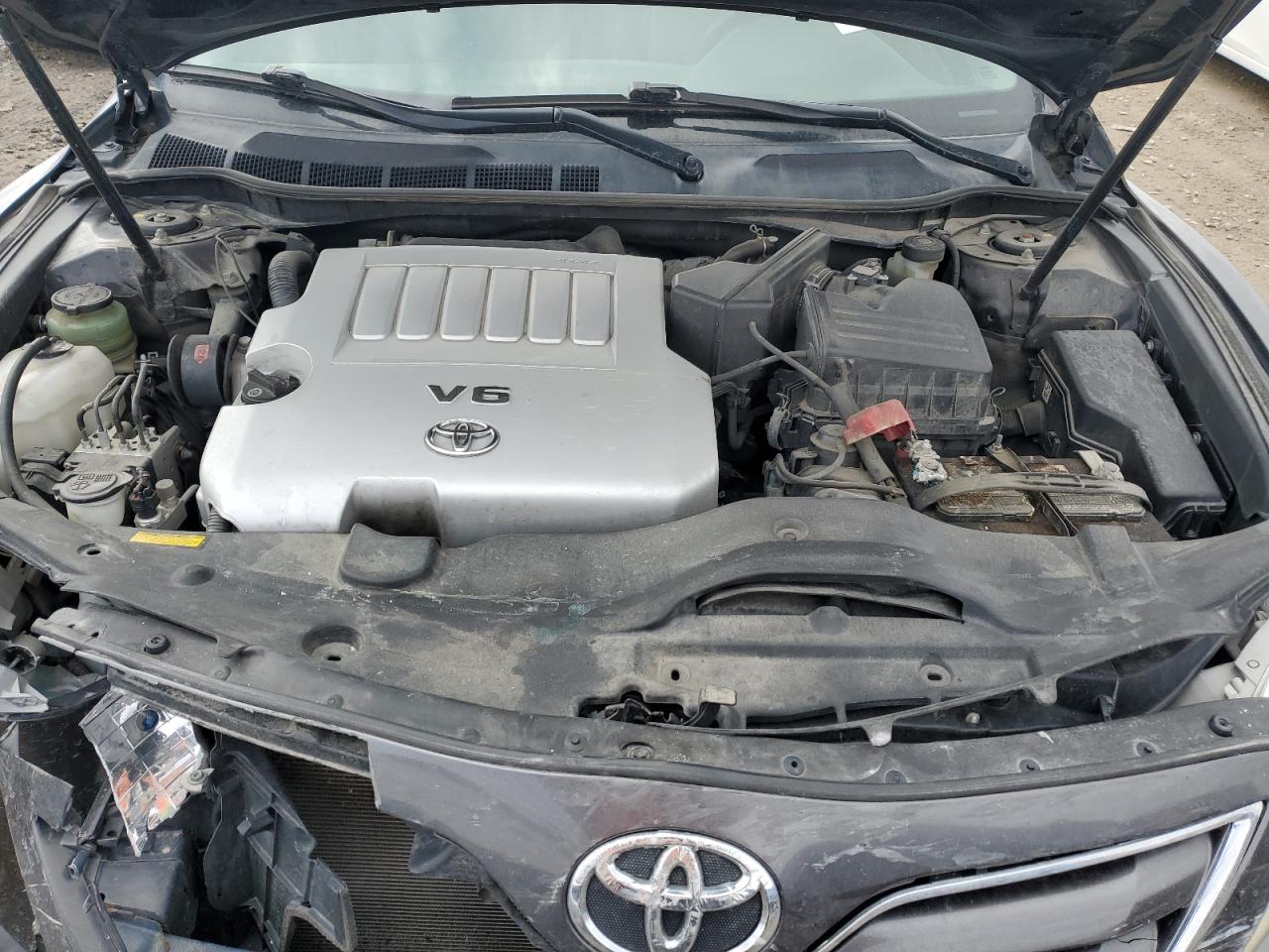 2010 Toyota Camry - Image 12