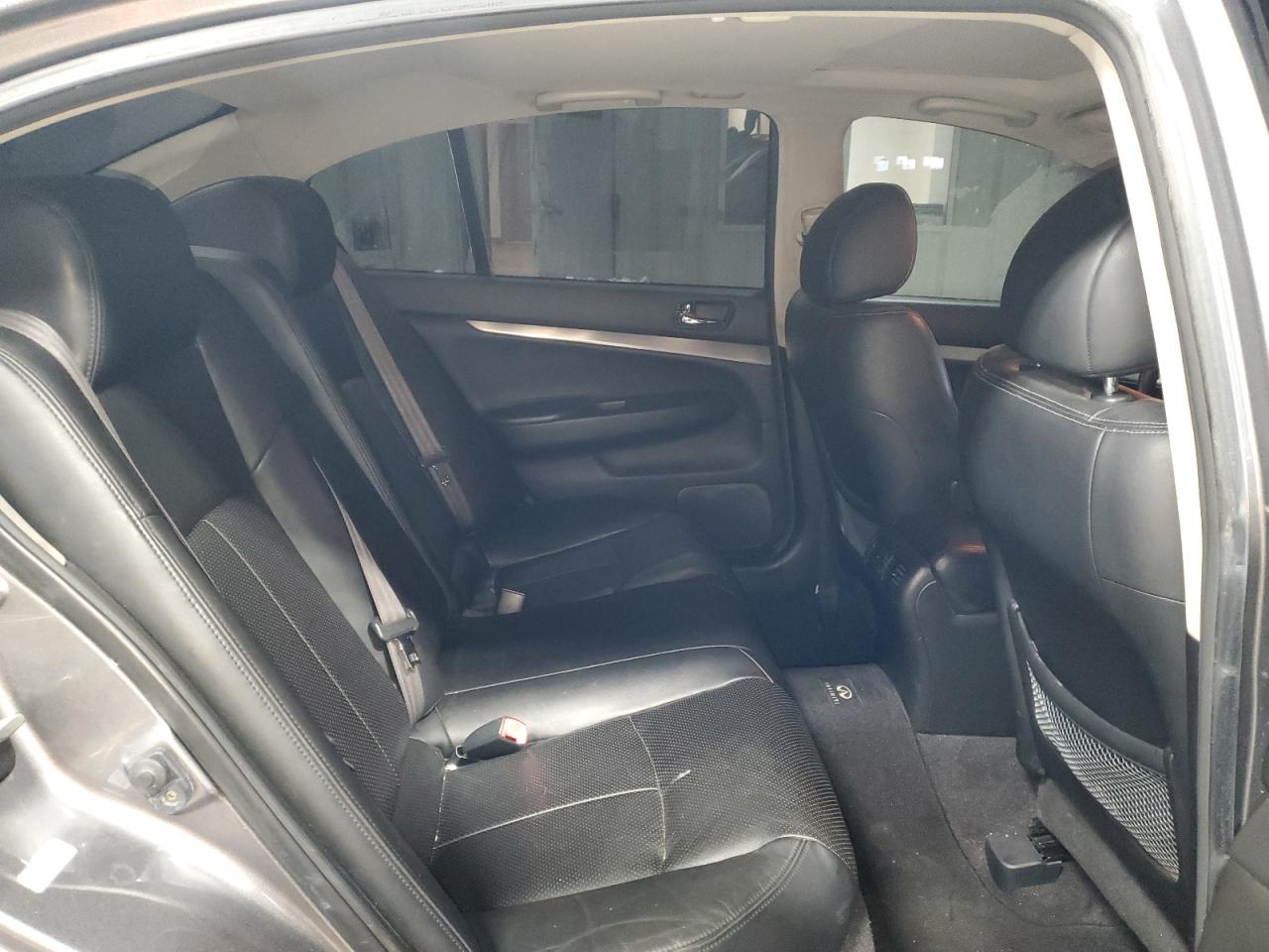 2011 Infiniti G - Image 10