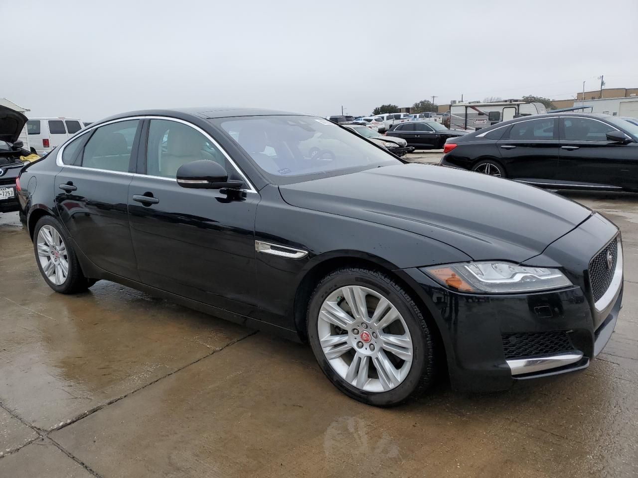 2017 Jaguar XF - Image 4