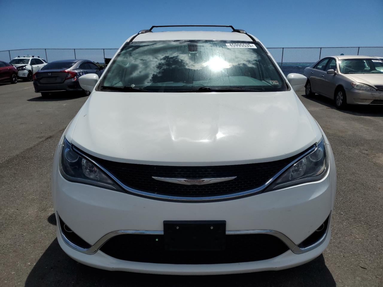 2017 Chrysler Pacifica - Image 5