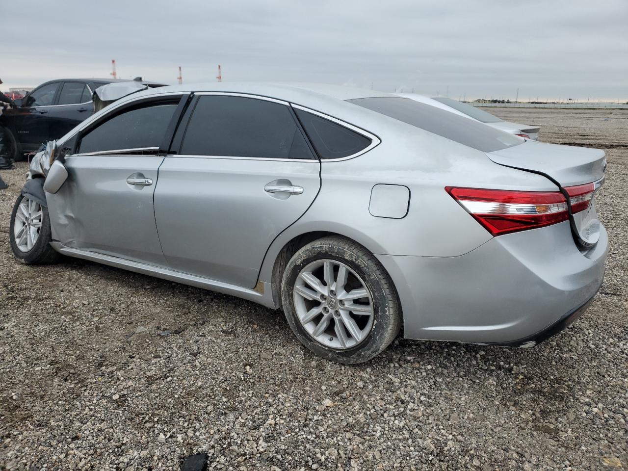 2013 Toyota Avalon - Image 2