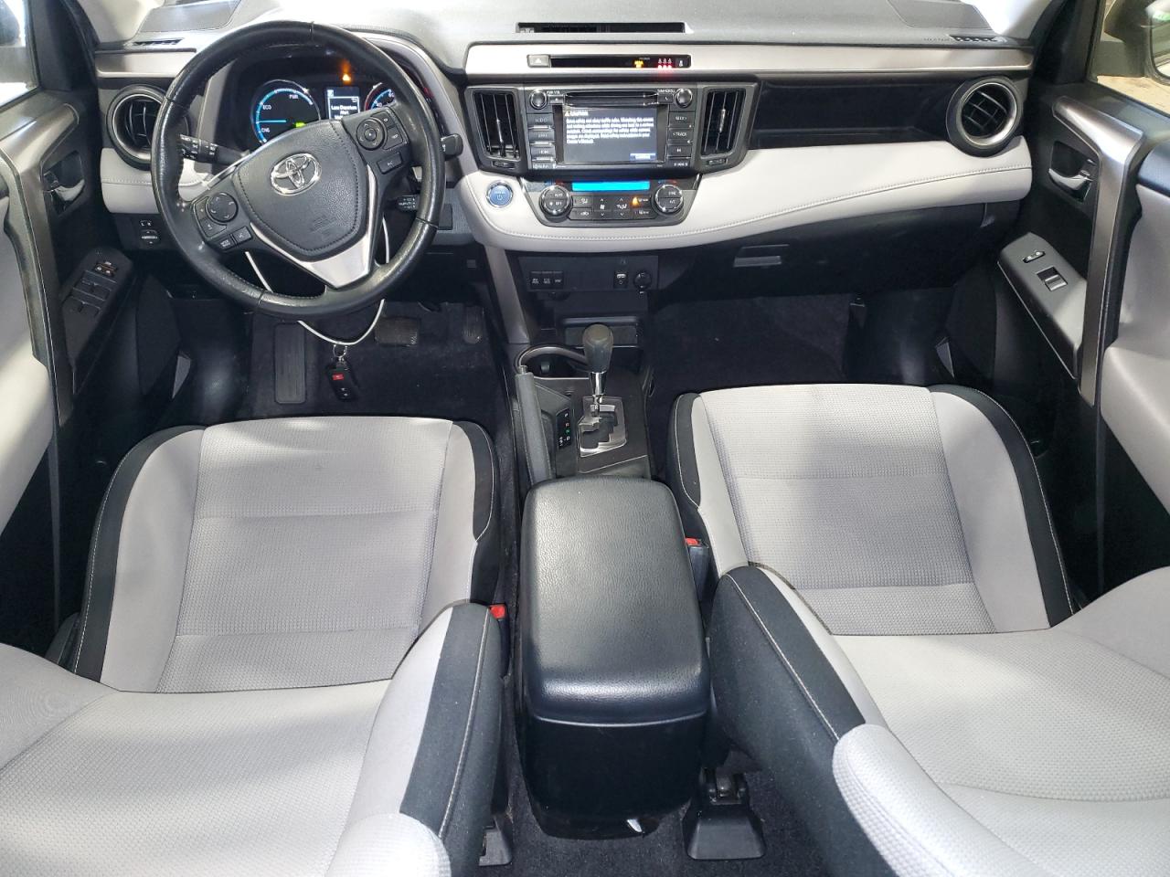 2017 Toyota RAV 4 - Image 8