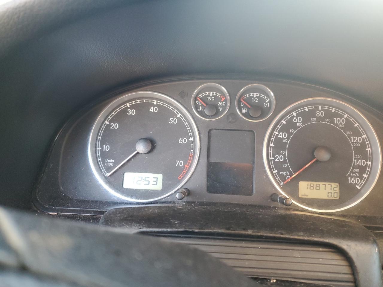 2003 Volkswagen Passat - Image 9