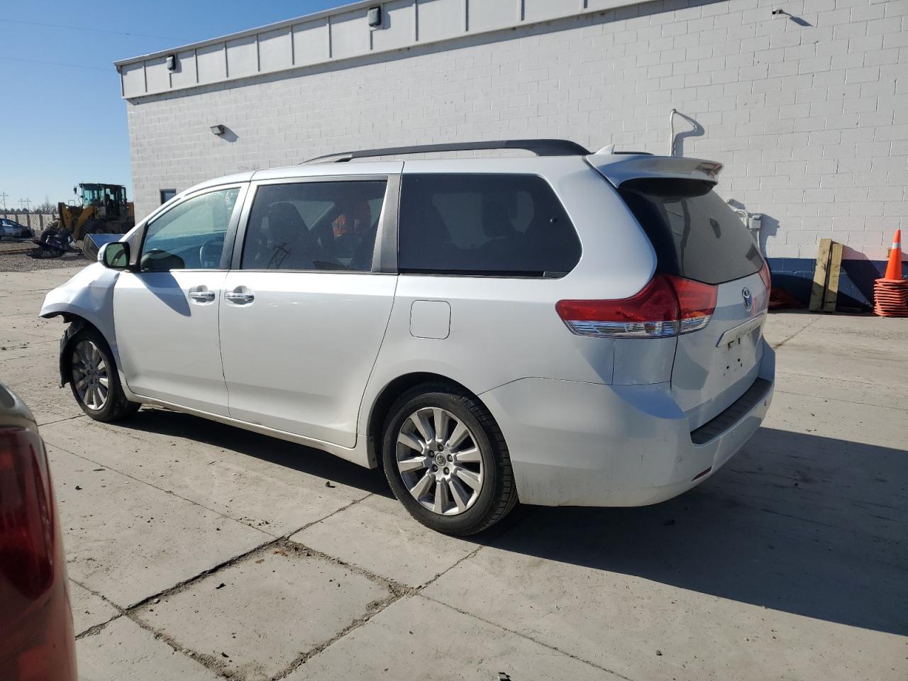 2014 Toyota Sienna - Image 2