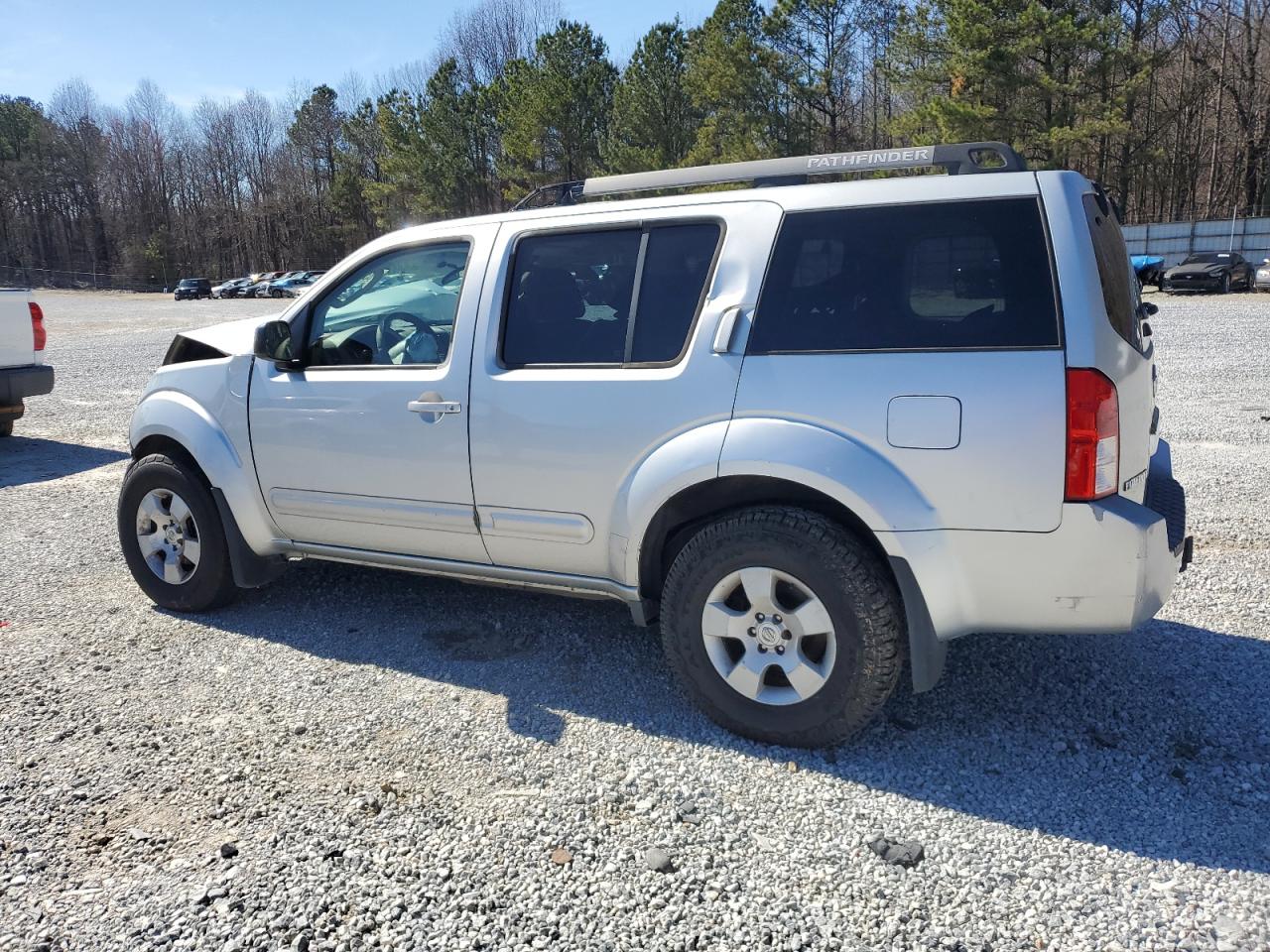 2005 Nissan Pathfinder - Image 2