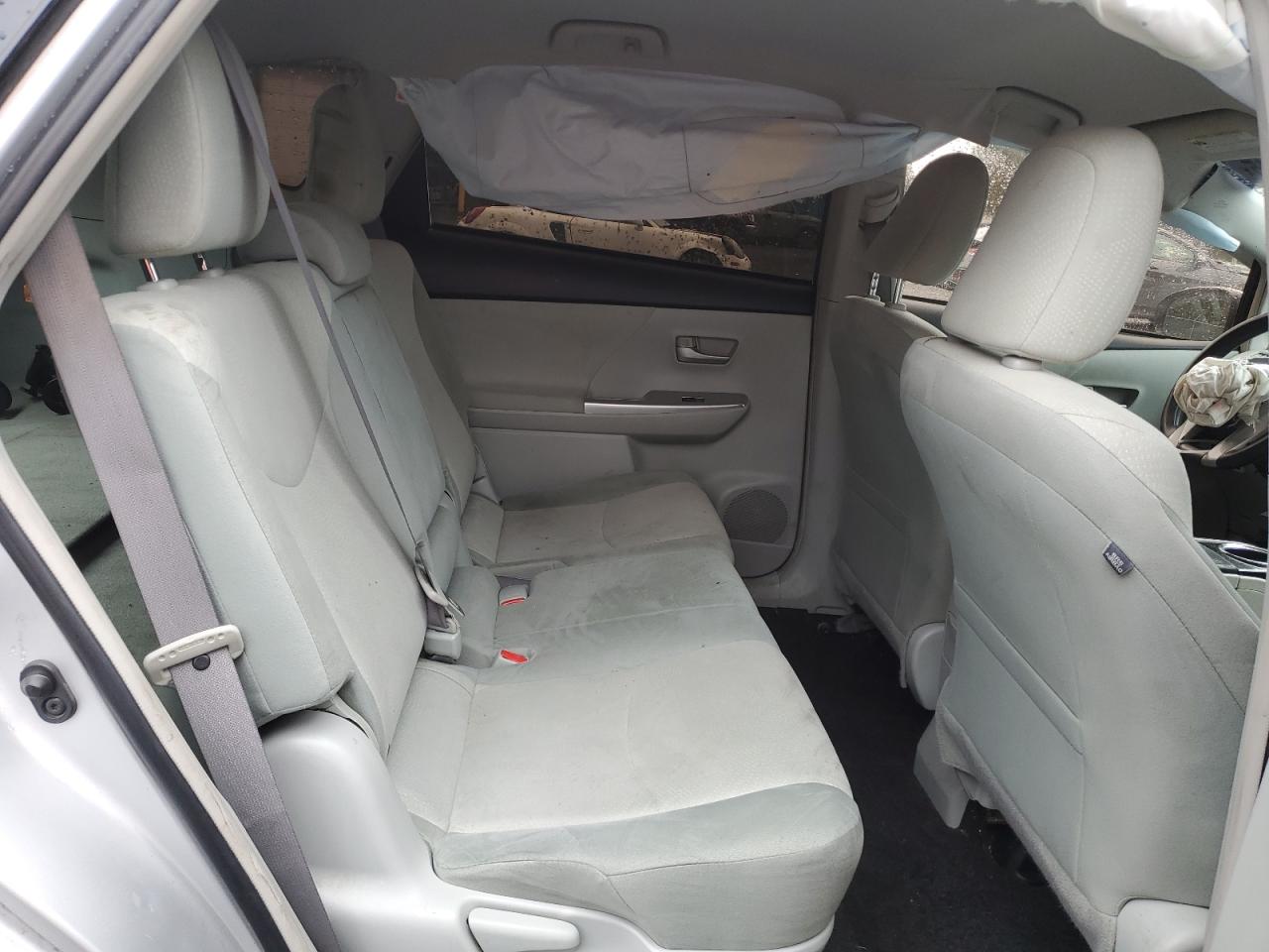2014 Toyota Prius - Image 11