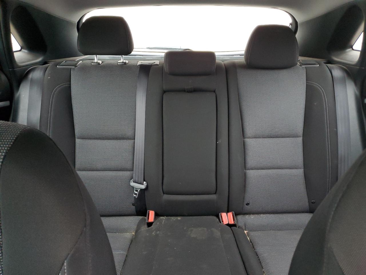 2016 Hyundai Elantra - Image 10