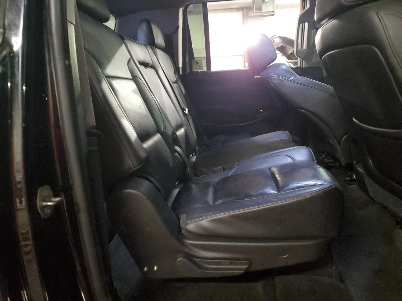 2015 Chevrolet Suburban - Image 10
