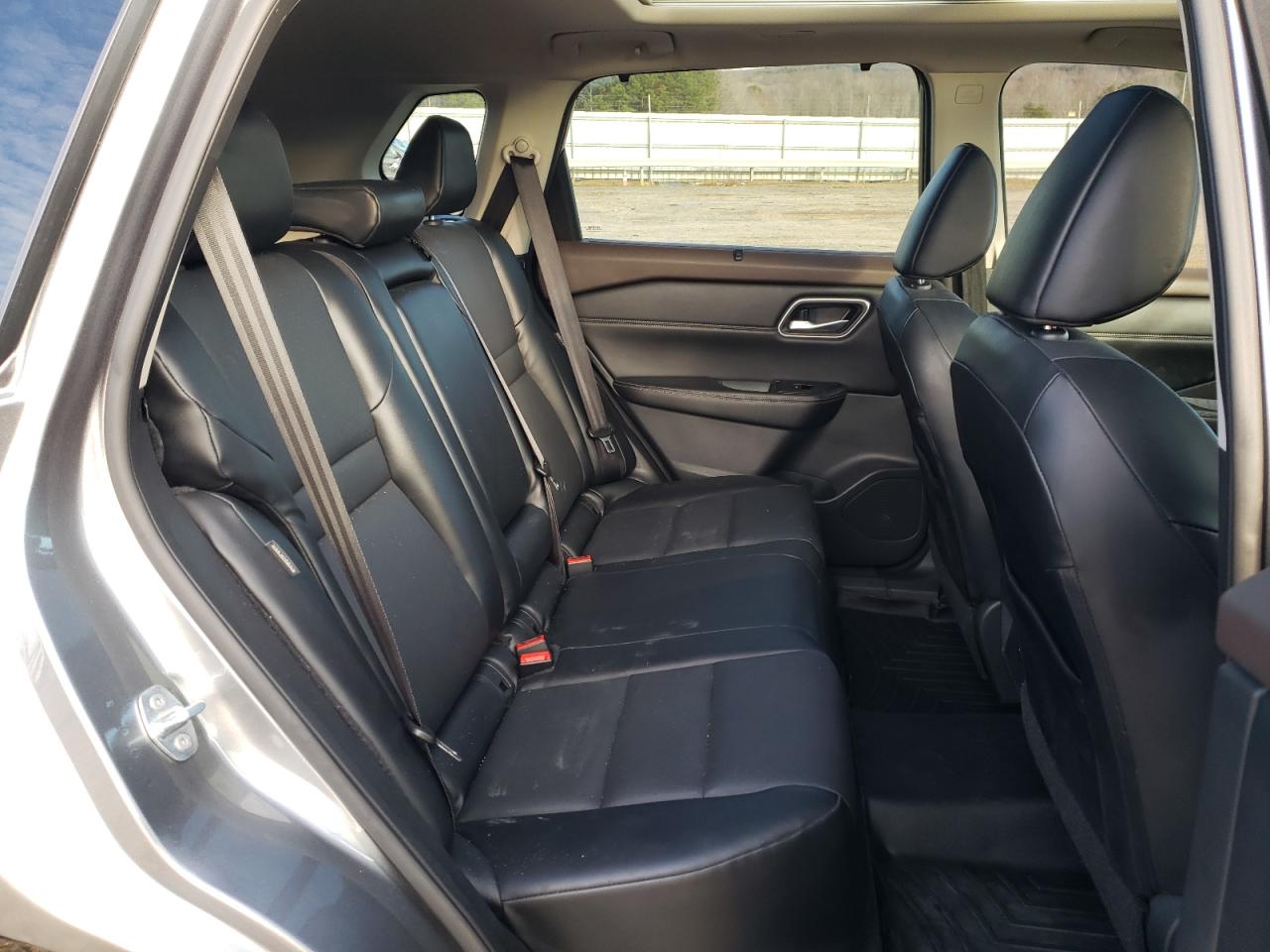 2021 Nissan Rogue - Image 11