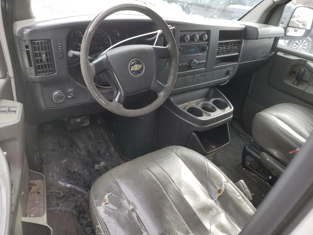 2010 Chevrolet Express - Image 8