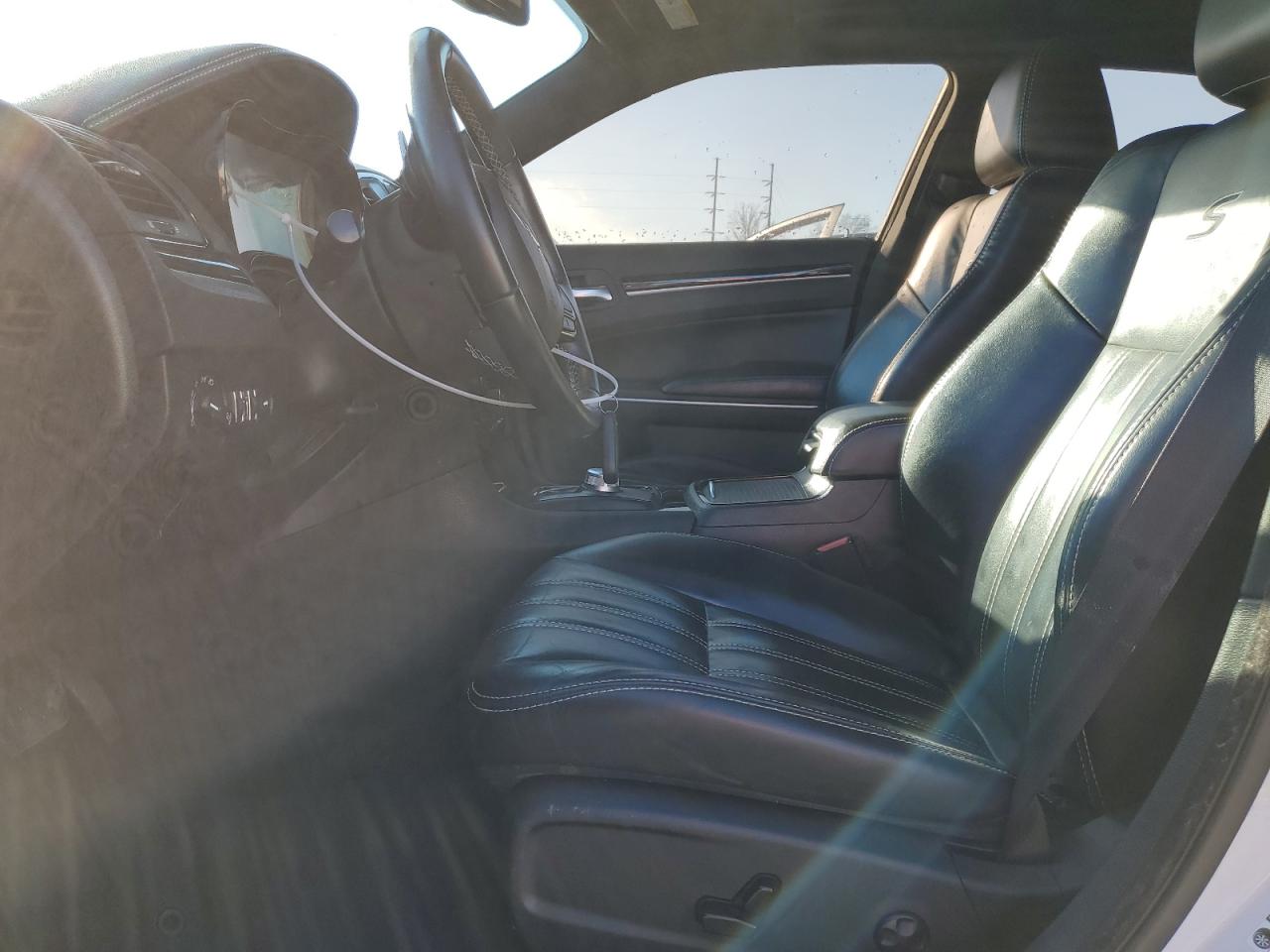 2019 Chrysler 300 - Image 7