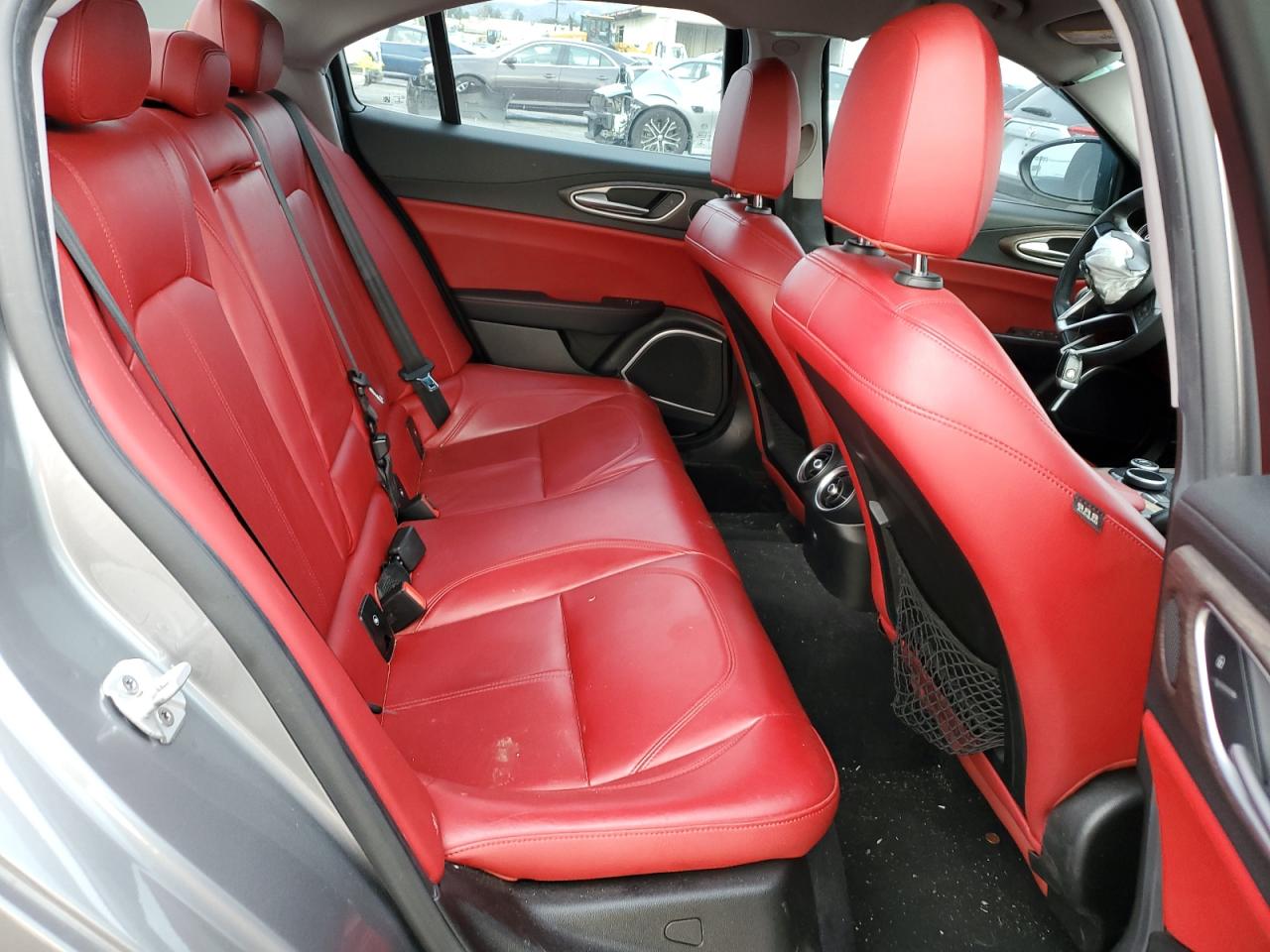 2017 Alfa Romeo Giulia - Image 10