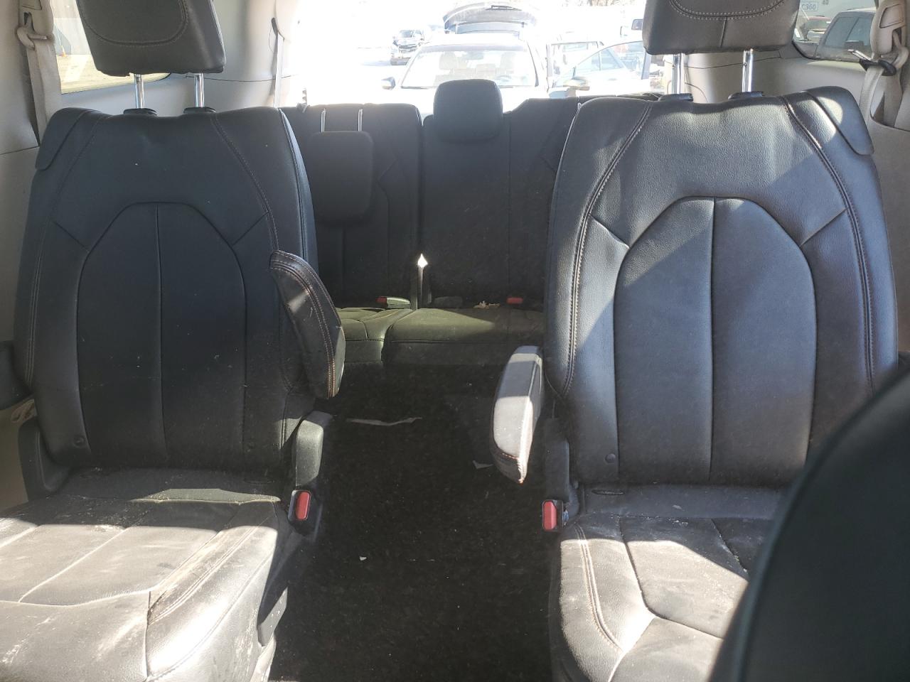 2017 Chrysler Pacifica - Image 10