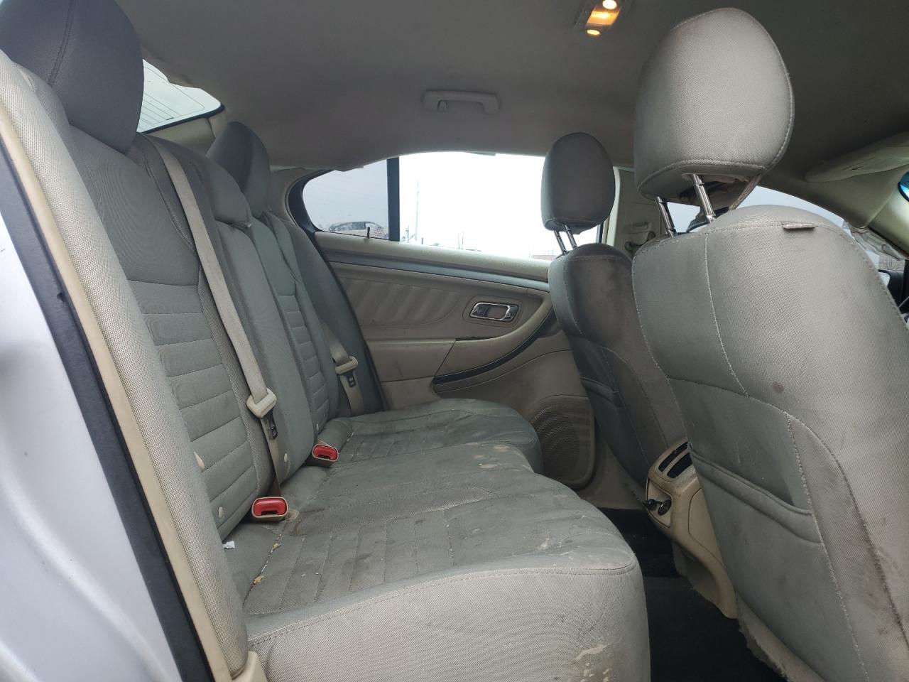 2014 Ford Taurus - Image 10