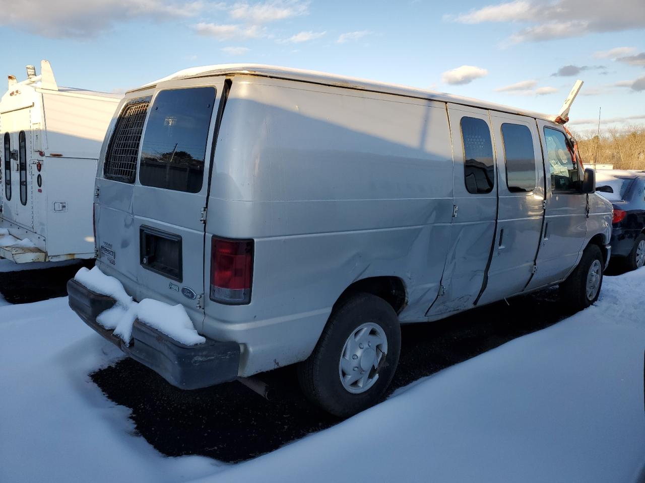 2011 Ford Econoline - Image 3