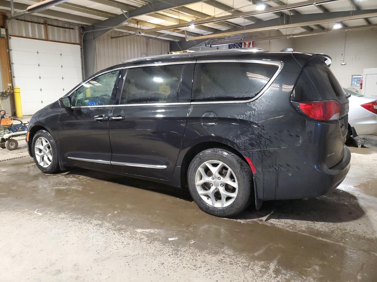 2019 Chrysler Pacifica - Image 2