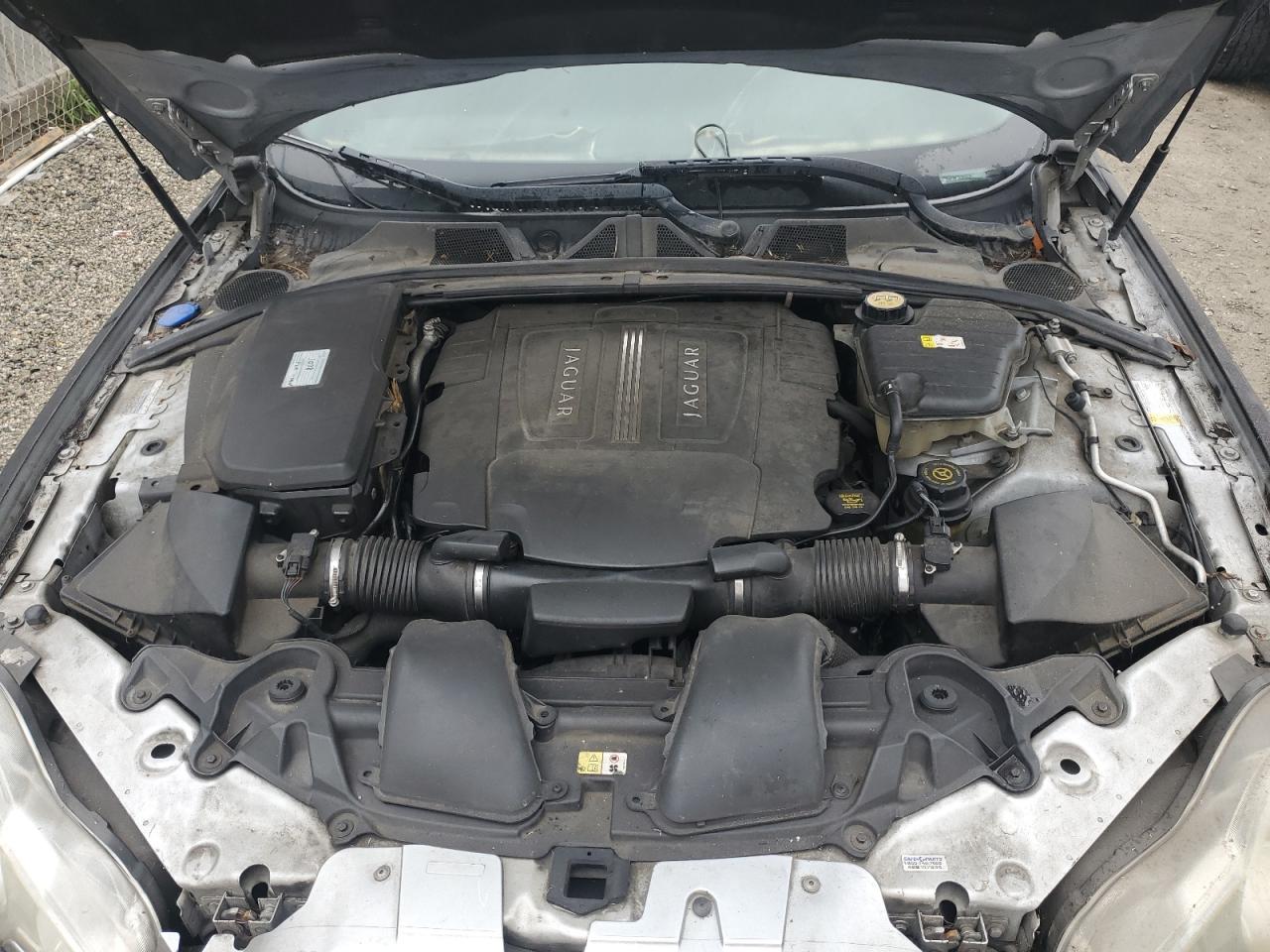 2010 Jaguar XF - Image 11